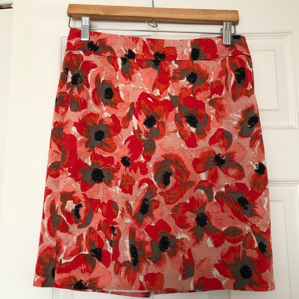 LOFT skirt in size 4P, beautiful bold colors. Fully lined.